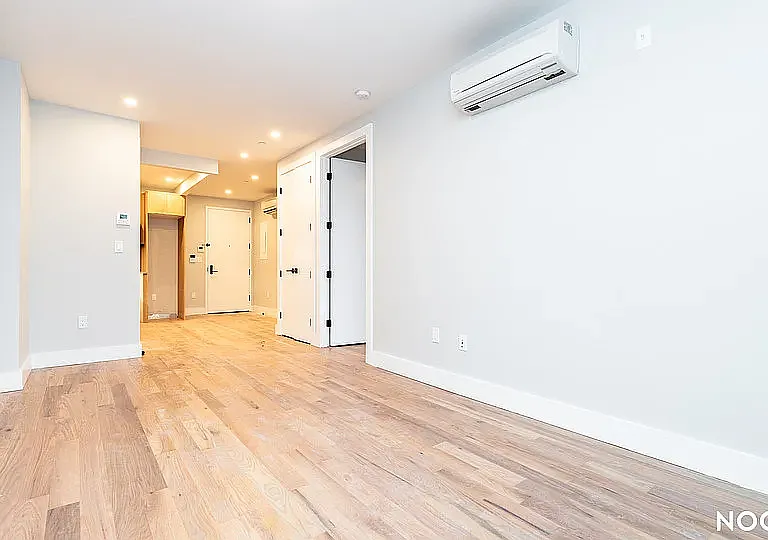 31-61 Vernon Blvd #4T — Photo 9