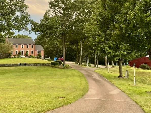 65 Benjamin Day Dr, Wrentham, MA 02093