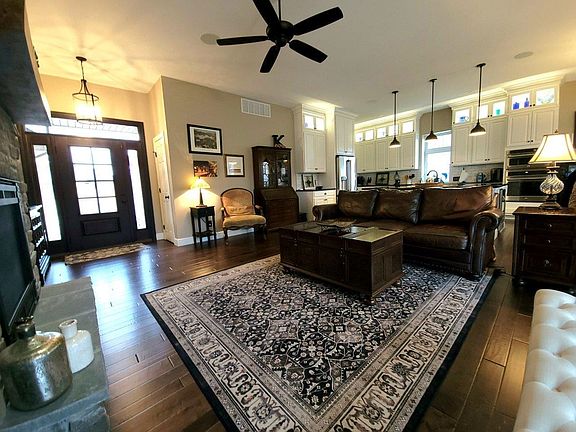 4th image of 1801 Edgewood Dr