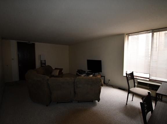 2nd image of 1339 N Dearborn Pkwy #3H