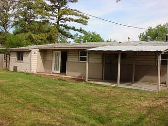 2nd image of 1700 Gilbreath Cir