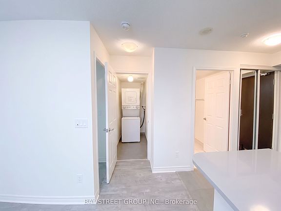 5th image of 25 Lower Simcoe St #906
