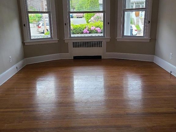 5th image of 13 Park Pl APT 1