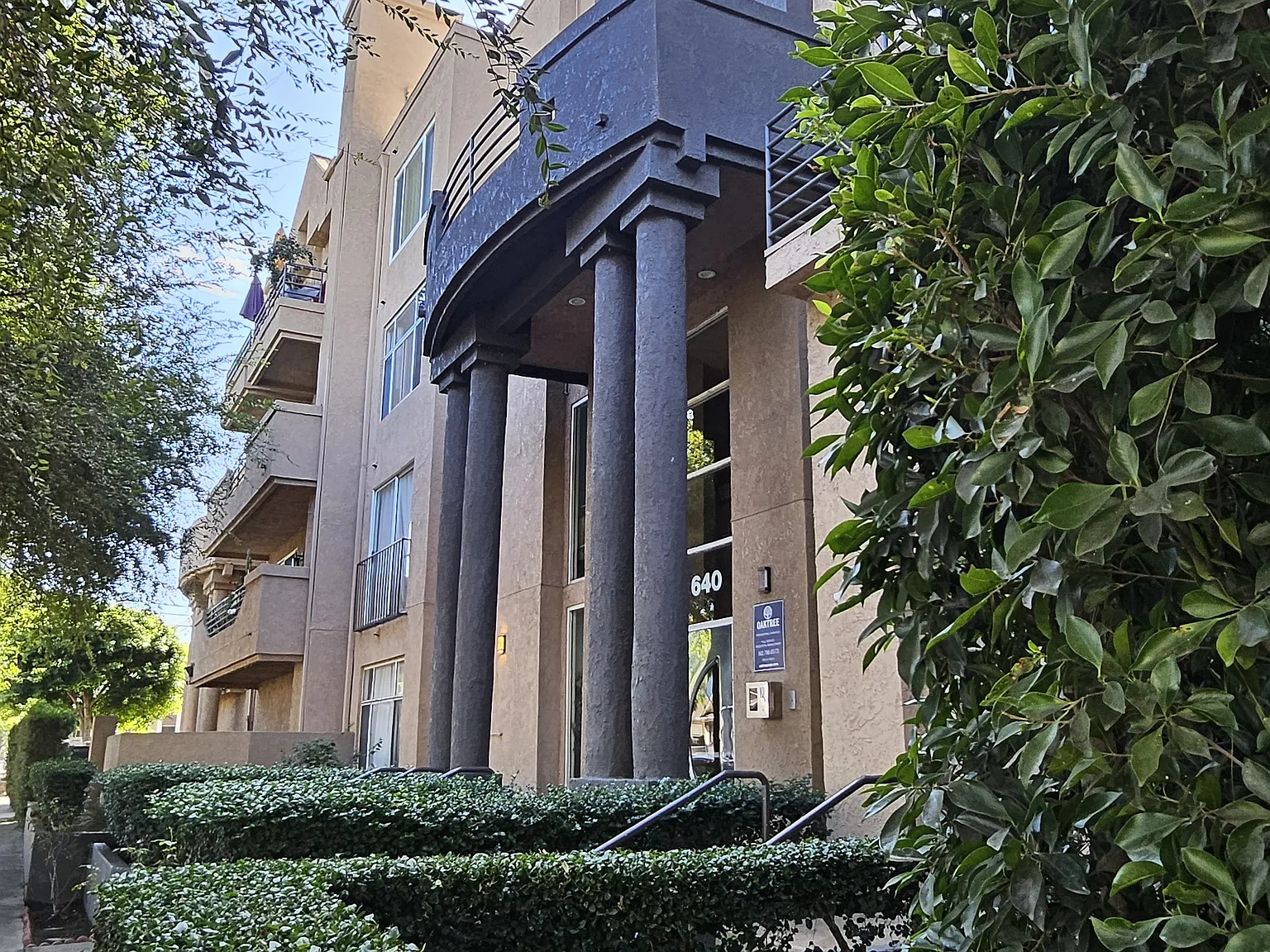 2 bed, 916 sqft, $2,000 — Photo 1