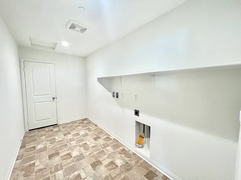 8429 Anthony St — Photo 17