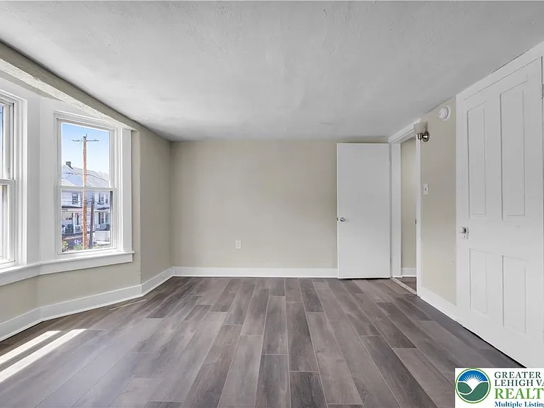 265-267 E Bertsch St #5 — Photo 13