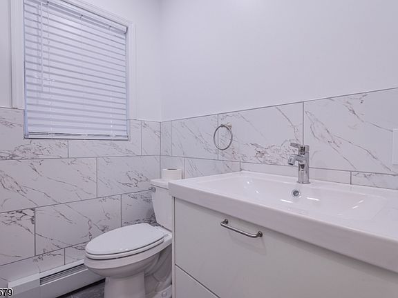 4th image of 410 Rahway Ave #B