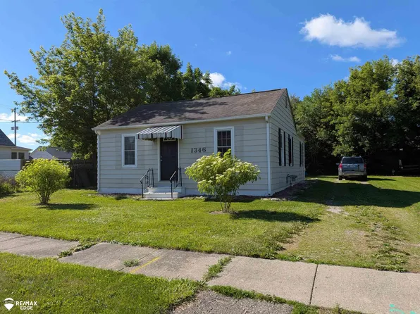 1346 Connell St, Burton, MI 48529