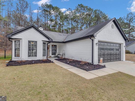 106 Greenfield Ln, Grantville, GA 30220