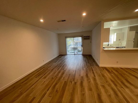 2nd image of 10720 Missouri Ave