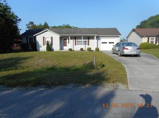 204 Cinnamon Dr, Hubert, NC 28539