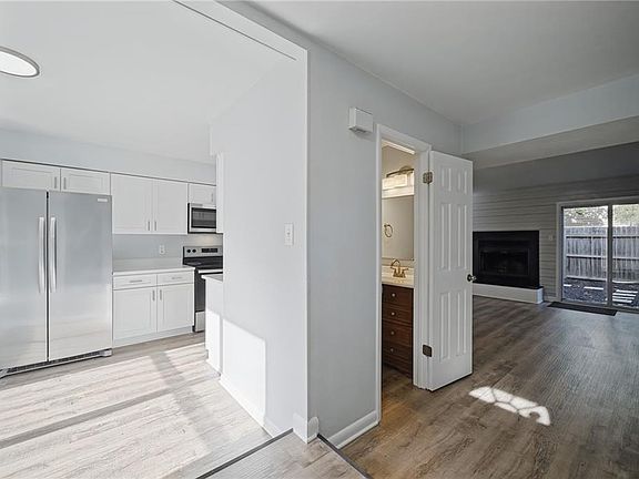 5th image of 4402 Dartmoor Ct