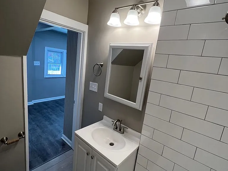 1328 Diana St — Photo 12