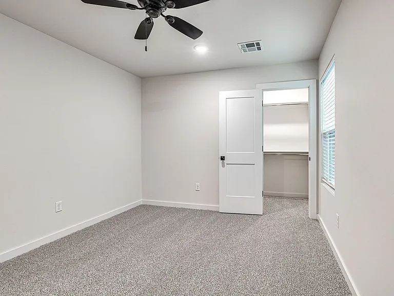 612 W 2nd St #100 — Photo 39