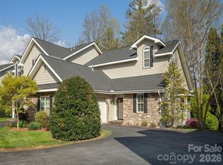 83 Towne Place Dr, Hendersonville, NC 28792