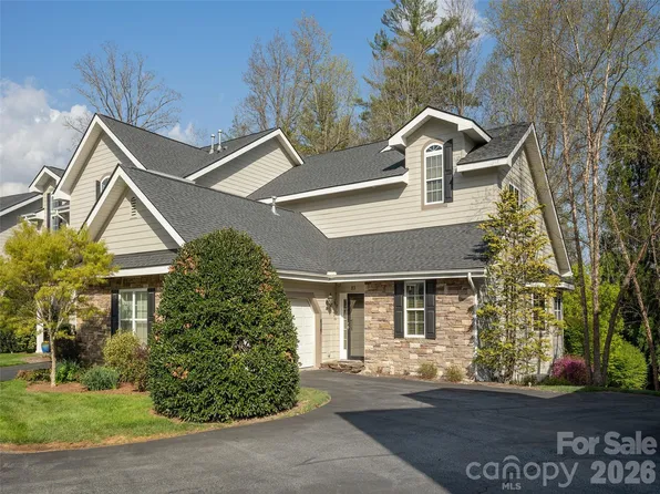83 Towne Place Dr, Hendersonville, NC 28792