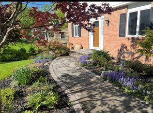 49 Wincanton Dr, Fairport, NY 14450