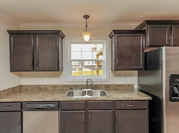 5th image of 1677 Apache Way