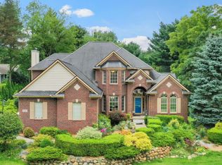 5100 Milroy Ln, Brighton, MI 48116