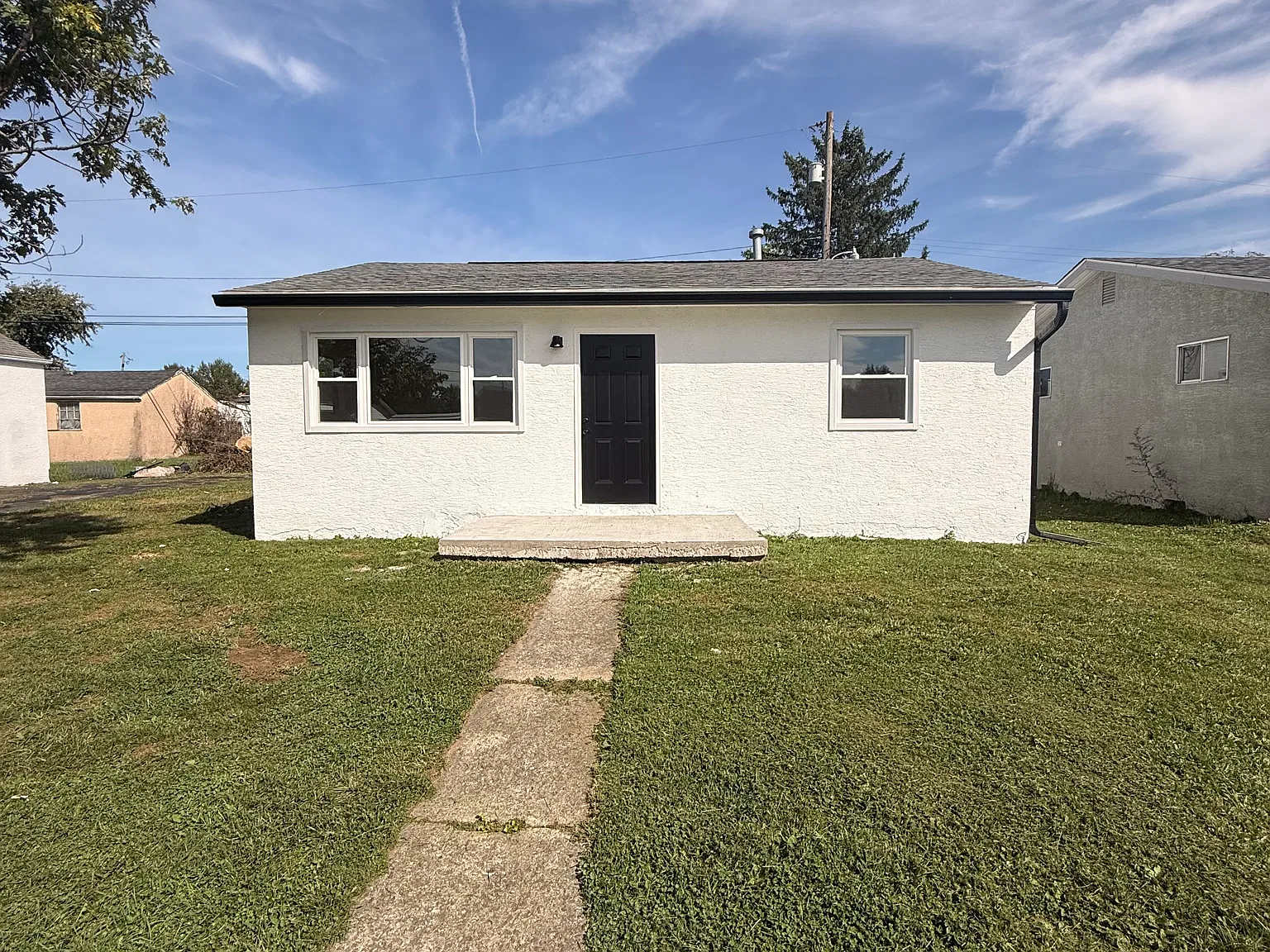 3 bed, 990 sqft, $1,425 — Photo 1