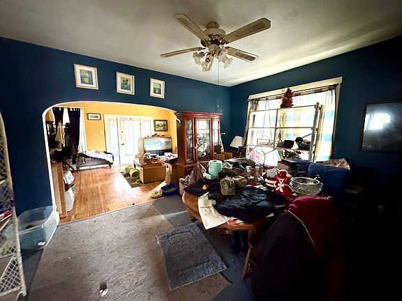 4th image of 219 W Erie St