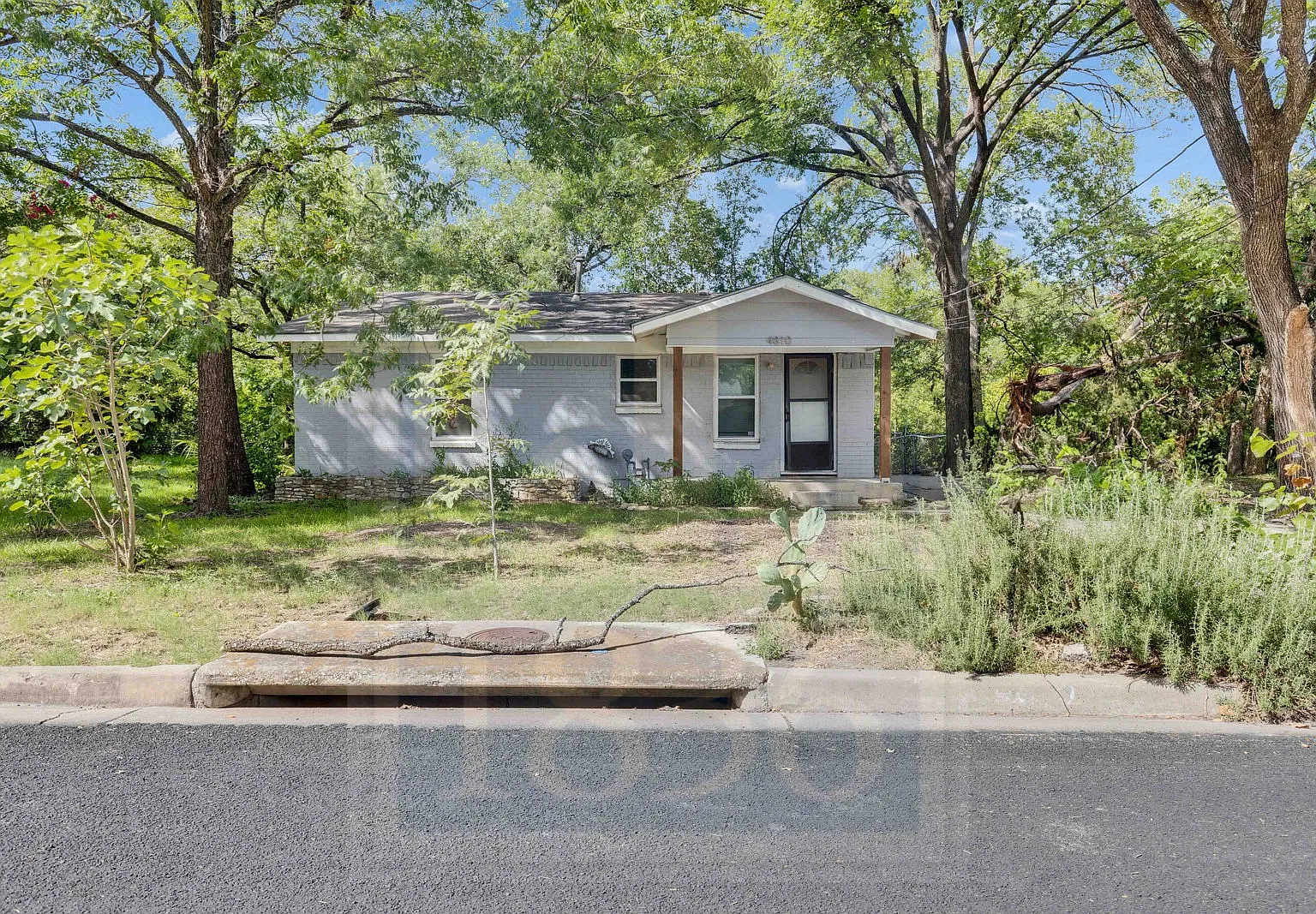 3 bed, 2.0 bath, 1056 sqft, $1,700 — Photo 1