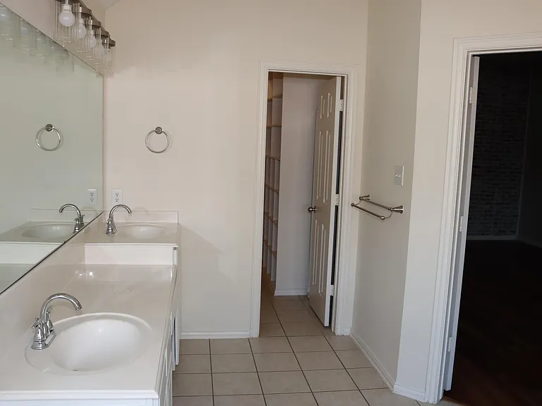 1548 Idlewild Dr — Photo 5