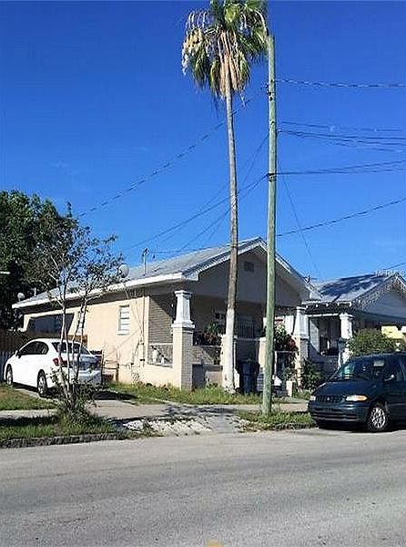 2nd image of 2538 Main St