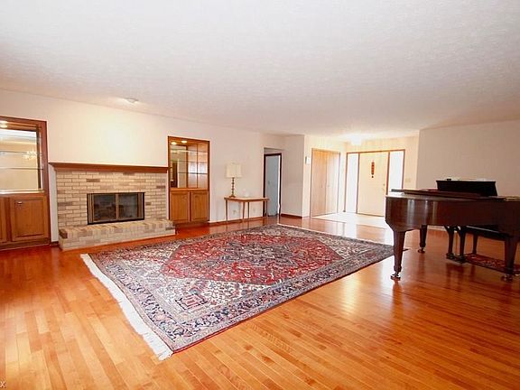 2nd image of 620 Wellesley Cir