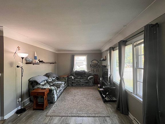 2nd image of 523 8th St NE