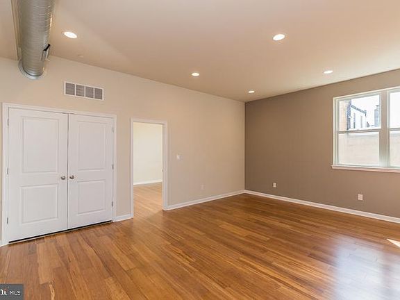 3rd image of 2418-20 Frankford Ave #5