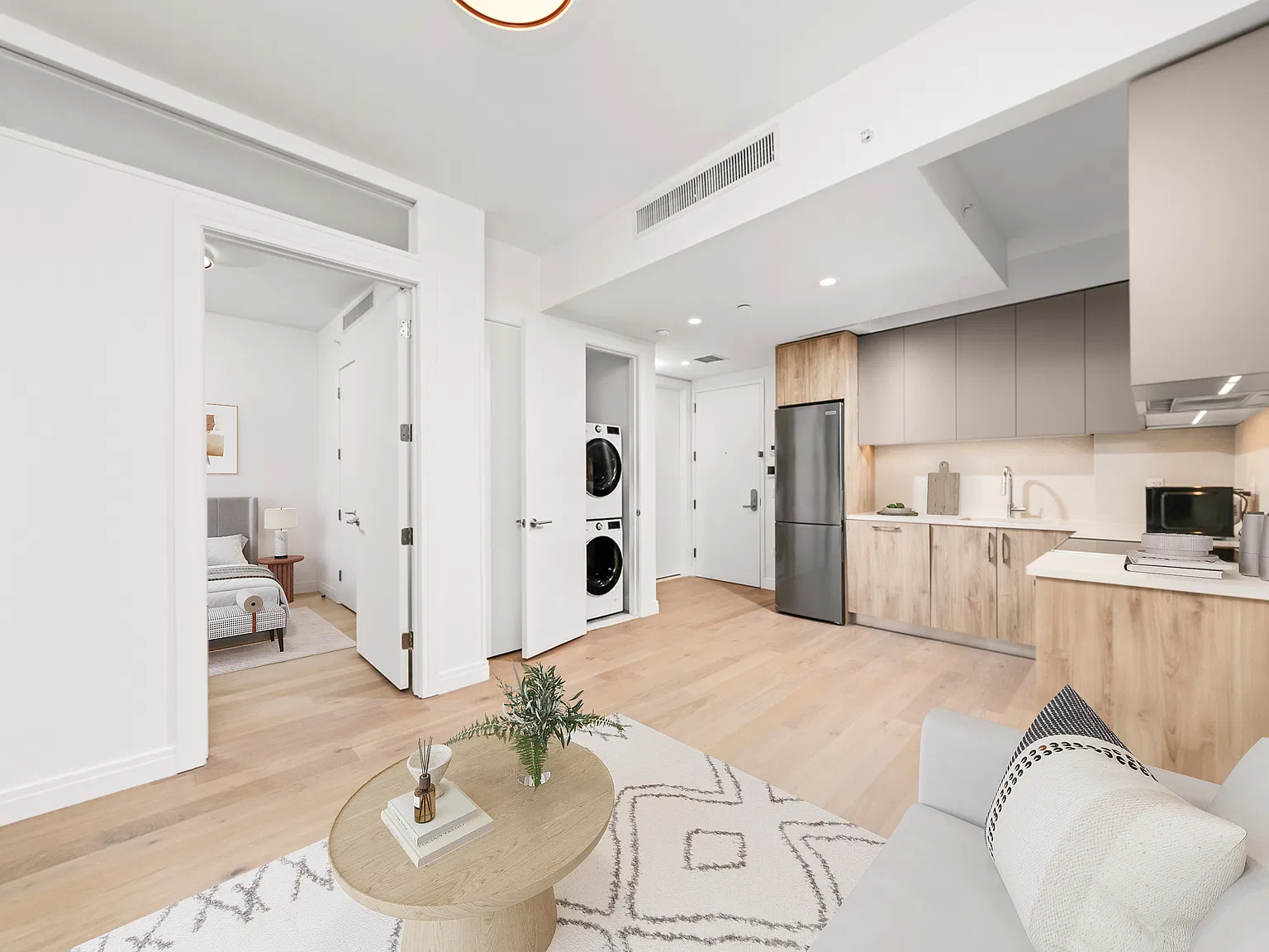 255 Lorimer St — Photo 2