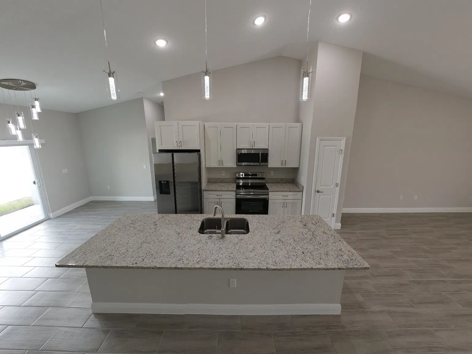 4 bed, 1826 sqft, $2,600 — Photo 3