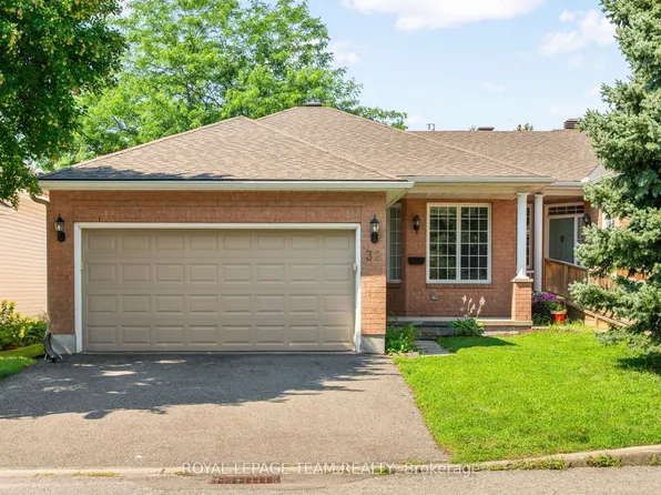 32 Trump Ave, Ottawa, ON K2C 4A7