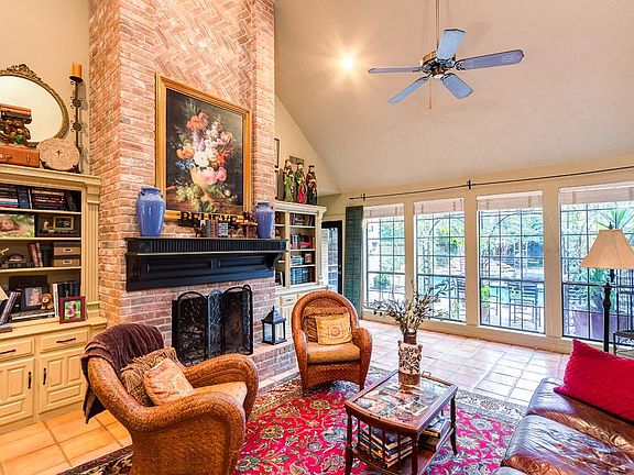 3rd image of 4918 Pine Garden Dr
