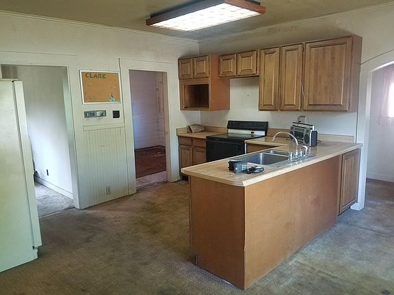 2nd image of 329 Quincy Ave