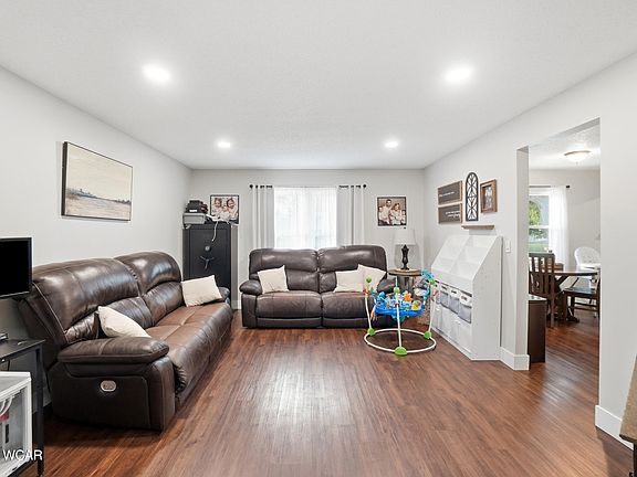 4th image of 3015 Hummingbird St