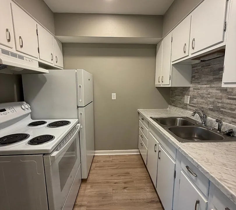 904 Georgian Dr