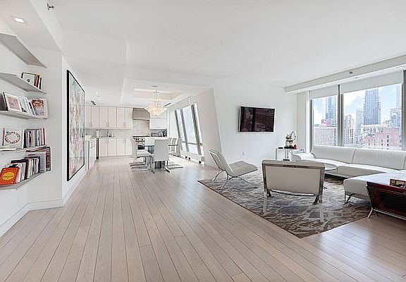 3rd image of 3 W 36th St #2