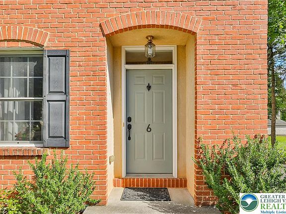 3rd image of 106 Garden Ct