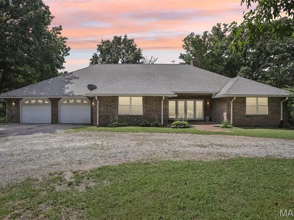 31470 E Bartlett Rd, Brighton, IL 62012