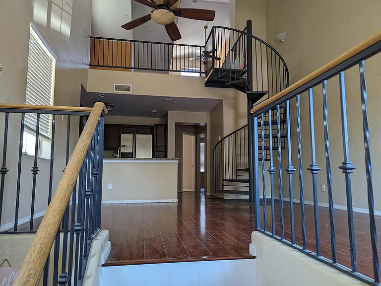 726 N Laguna Dr — Photo 32