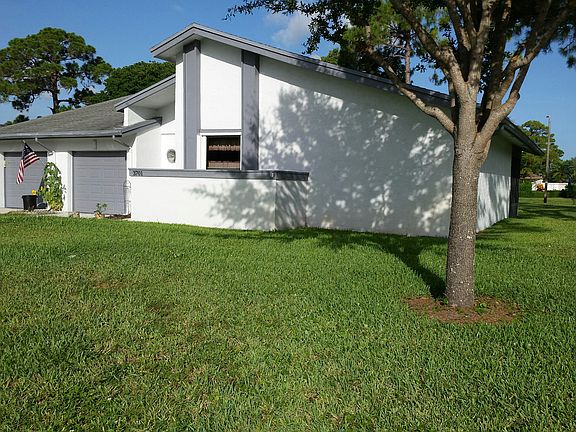 3rd image of 3701 Hertford Ct