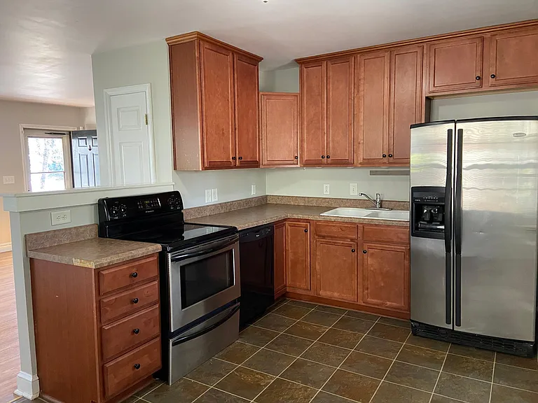 532 Iverson Way — Photo 4