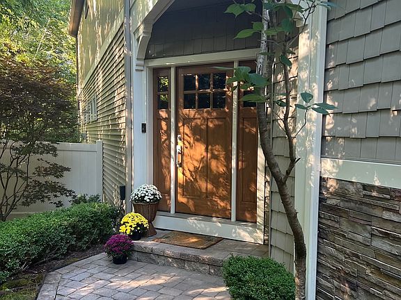 2nd image of 127 Boxwood Ln