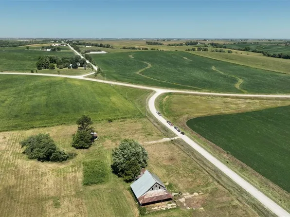 3255 S Ave, North English, IA 52316