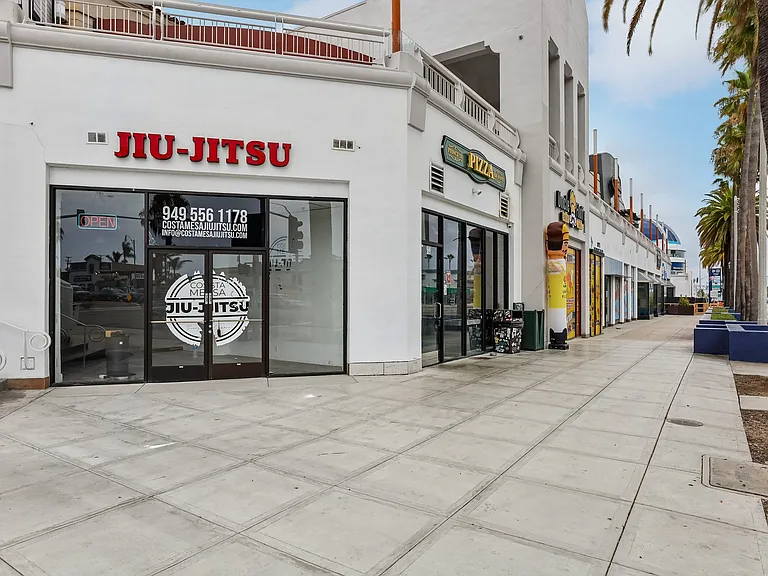 Newport Palms Apartments — Photo 45