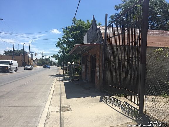 3rd image of 1708 Guadalupe St