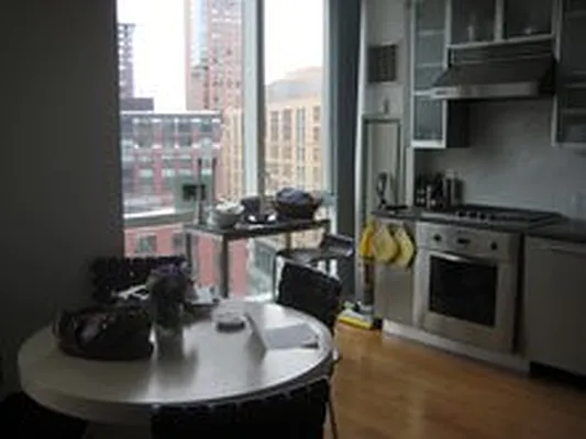 Rented by R New York | media 33