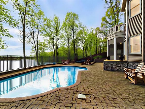 2nd image of 153 Chelsea Rd